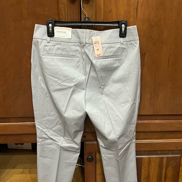 Signature Grey Crop Pants- 6p - Picture 2 of 3